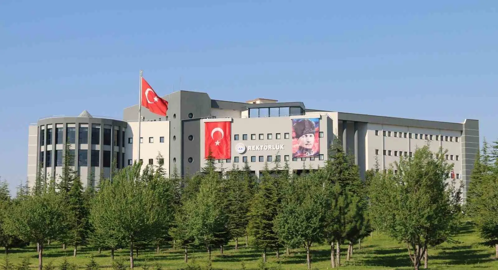 Erciyes Üniversitesi, köklü geçmişine ve güçlü mezun ağına yakışır büyük