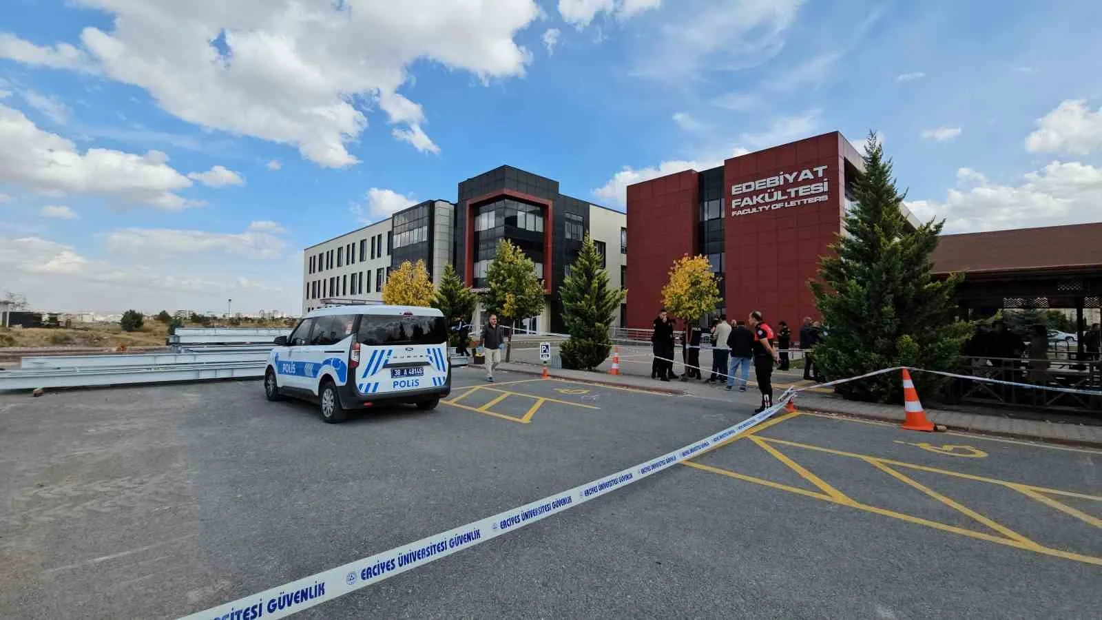 Erciyes Üniversitesi (ERÜ) tarafından kampüste işlenen cinayetle ilgili yapılan açıklamada,