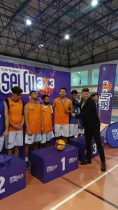 Erciyes Üniversitesi’nde düzenlenen ve birbirinden heyecanlı maçlara sahne olan 3X3