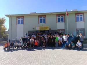 Erciyes Üniversitesi (ERÜ) Spor Bilimleri Fakültesi Öğretmenlik Bölümü öğrencileri Topluma