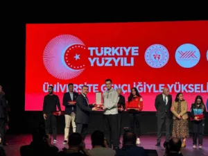 Erciyes Üniversitesi (ERÜ), üniversite sporlarında elde ettiği başarılarla ulusal düzeyde