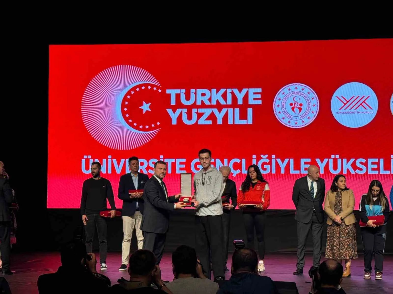 Erciyes Üniversitesi (ERÜ), üniversite sporlarında elde ettiği başarılarla ulusal düzeyde