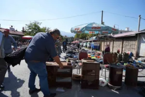 Havaların soğuduğu Erzincan’da ikinci el sobalar pazarda yerini aldı. Kış