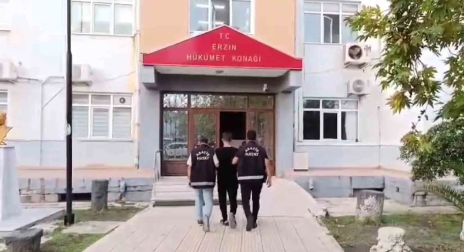 Hatay’ın Erzin ilçesinde aranan şahısların yakalanmasına yönelik çalışmada işledikleri suçlar