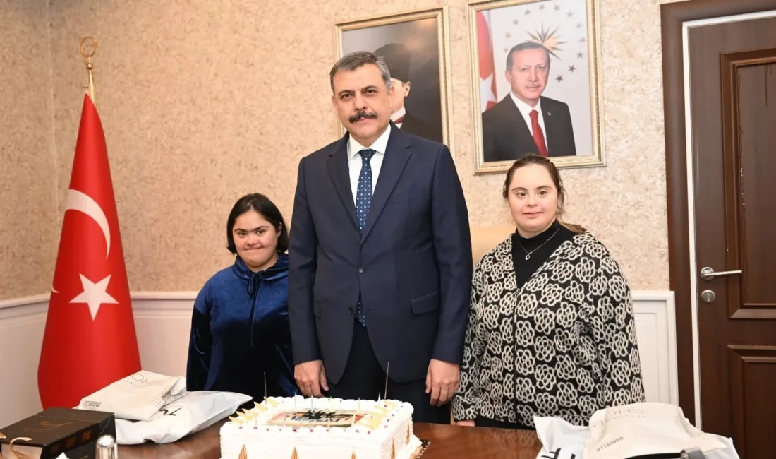 Erzurum Valisi Mustafa Çiftçi, “Valiliğimizin gülleri” diye adlandırdığı down sendromlu