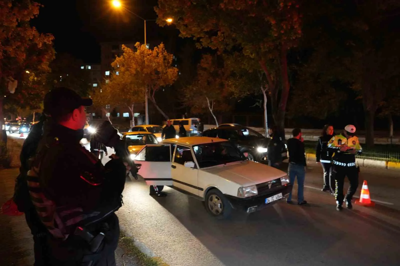 Erzurum polisi suç ve suçlulara yönelik çalışmalarını sürdürüyor. Ekipler, Mahallebaşı