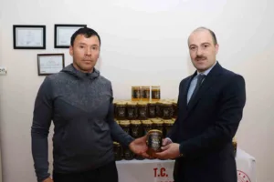 Erzurum’un Şenkaya ilçesine bağlı Doğanköy Mahallesi’nde organik bal üretimi yapan