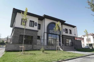 İlçede ’önce gençlik’, ’önce eğitim’ diyerek projelerine yenilerini ekleyen Melikgazi