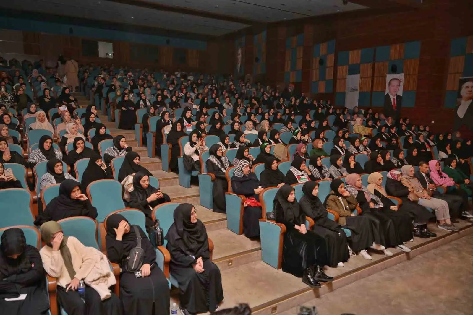 Esenyurt Belediyesi’nin Ekim ayı kültür-sanat etkinlikleri kapsamında sahnelenen “Filistin Hakkında