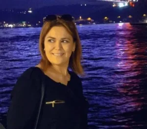 İstanbul Esenyurt’ta yolun karşısına geçmeye çalışırken çöp kamyonunun çarptığı kadın,