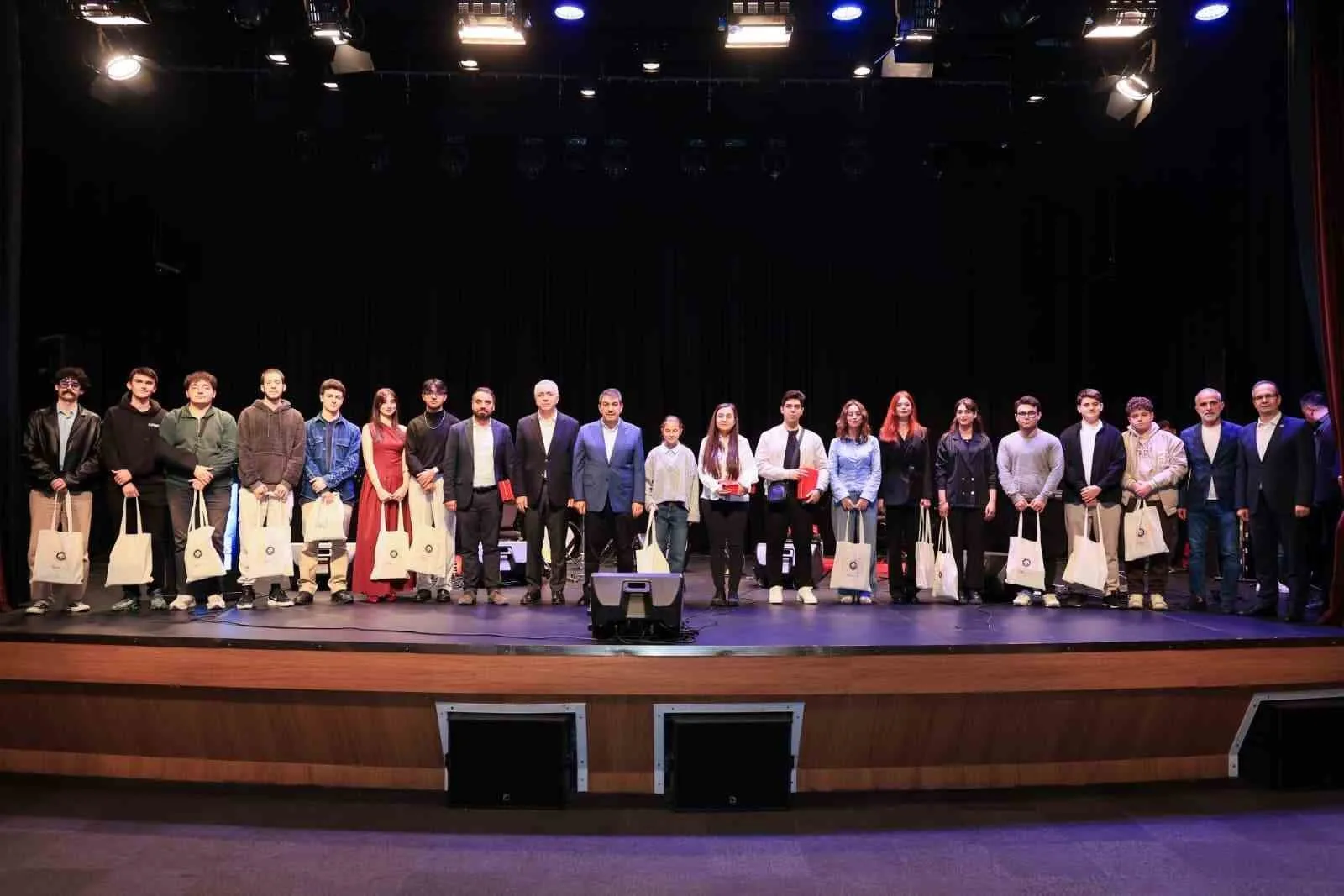 Binlerce öğrencinin sanat yolculuğuna eşlik eden Esenler Belediyesi Sanat Evi