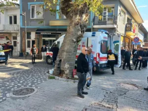 Çanakkale’nin Ezine ilçesinde bir kadın, iş yerinde eşi tarafından av