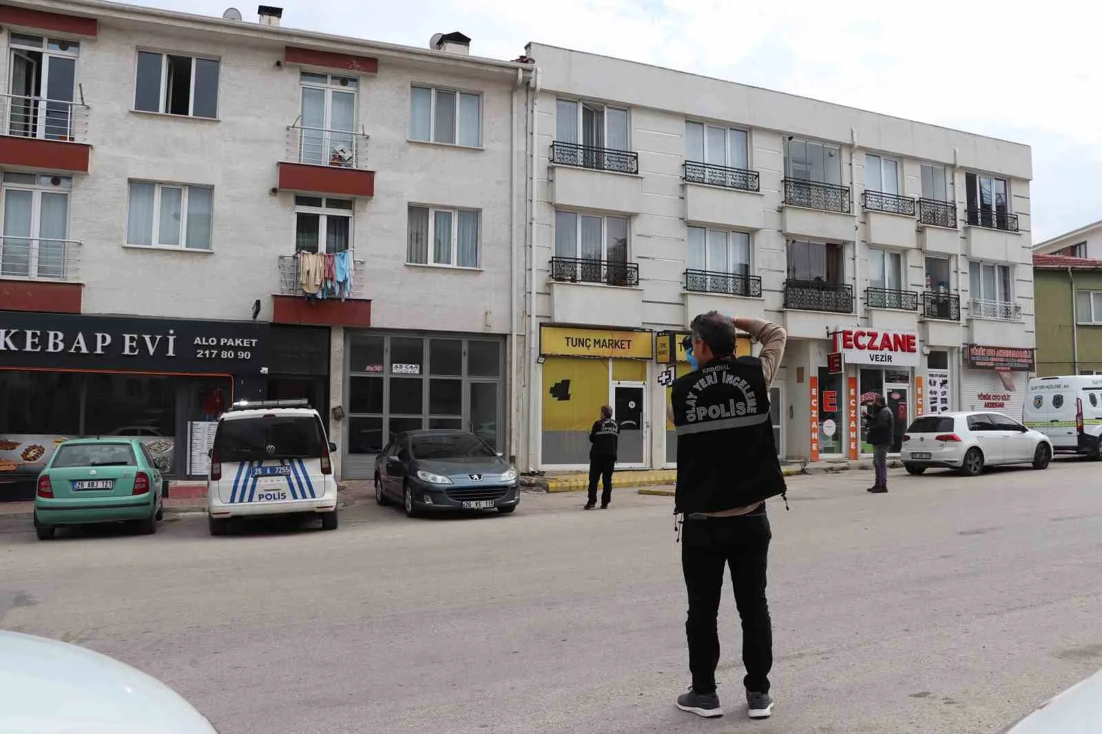 Eskişehir’de küs olduğu eşinin oturduğu binaya tüfekle 2 el ateş