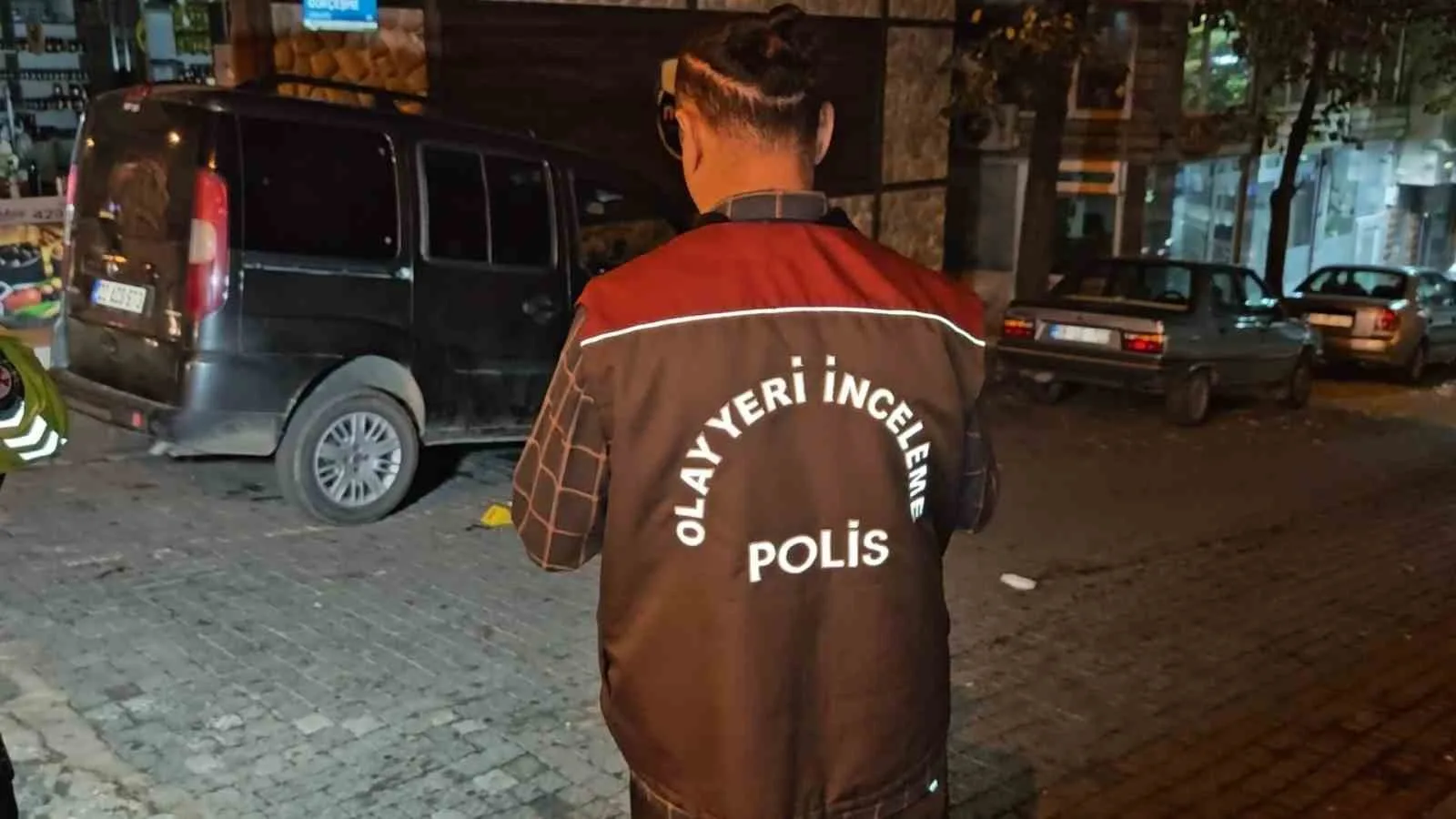 Tekirdağ’ın Malkara ilçesinde bir kişi, eski eşini arabasına bineceği sırada