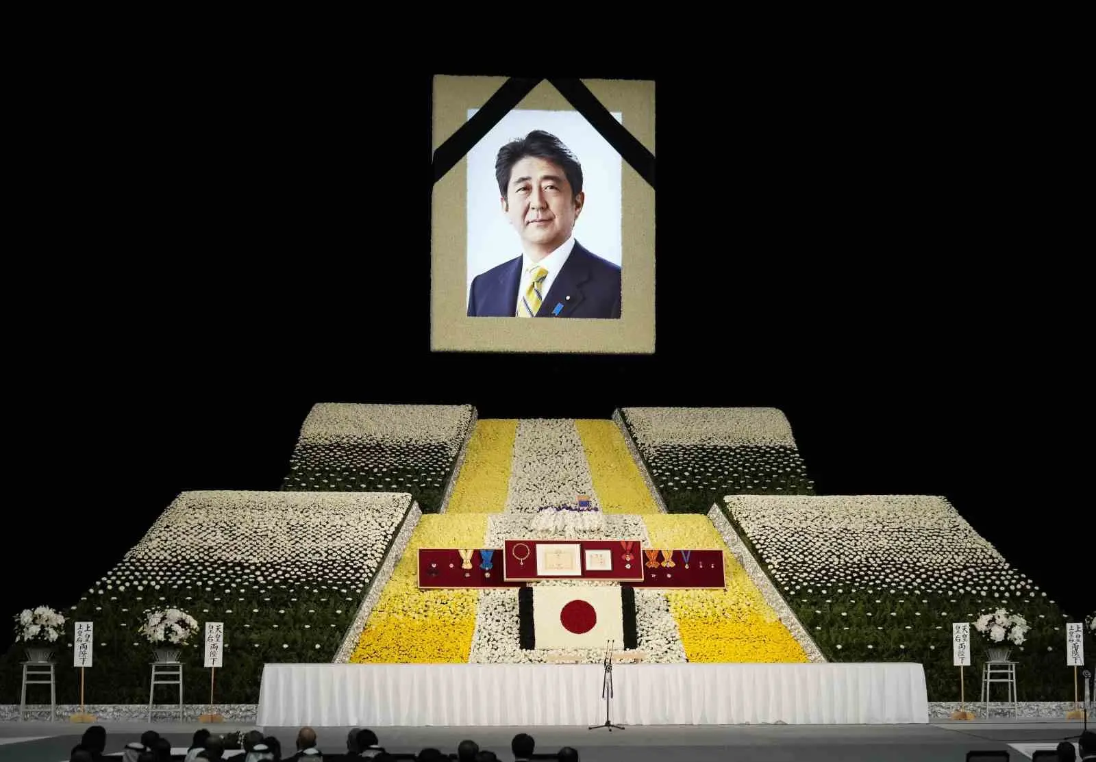 Eski Japonya Başbakanı Shinzo Abe’yi el yapımı silahla suikast düzenleyen