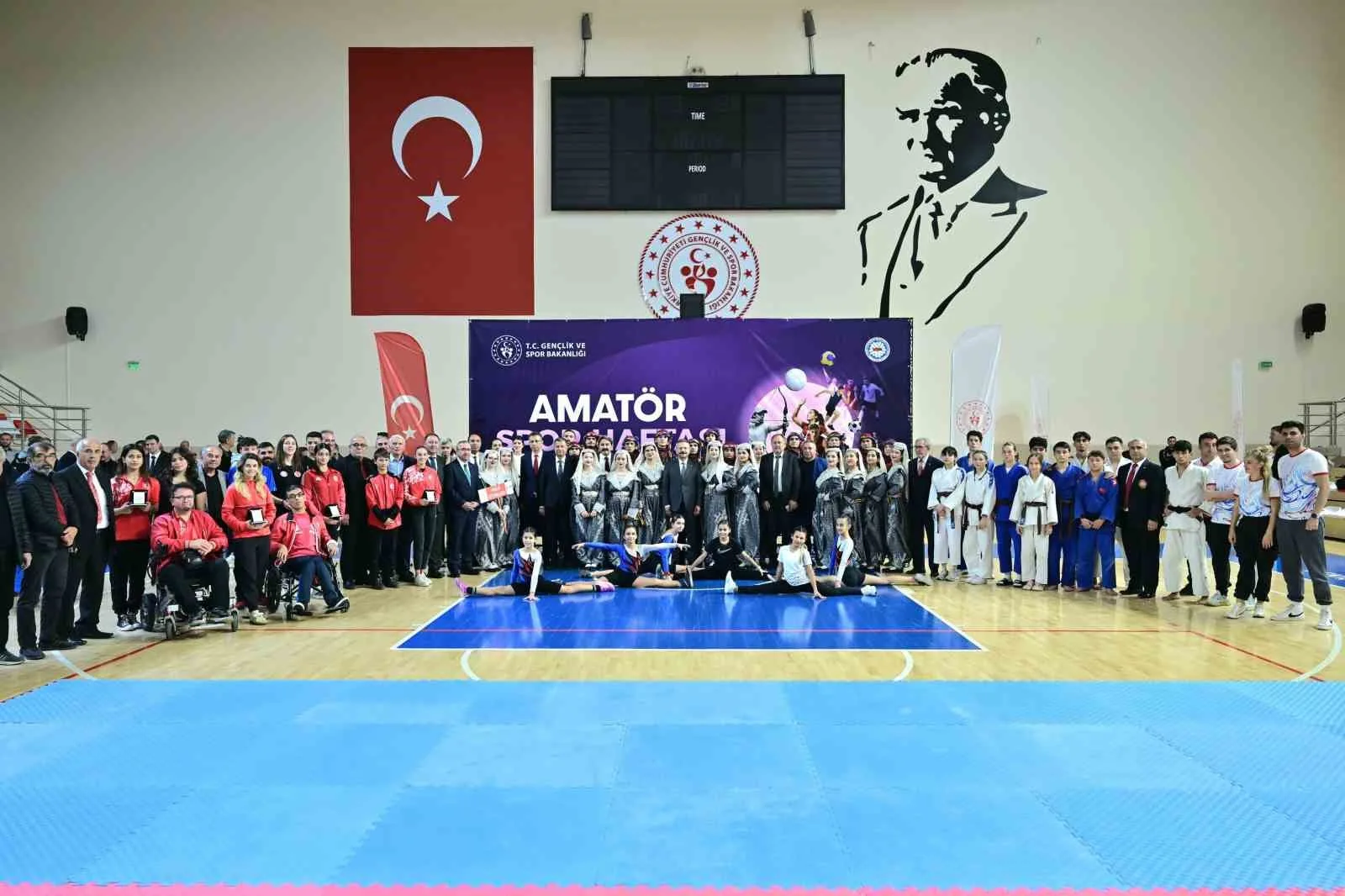 Eskişehir’de düzenlenen ’Amatör Spor Haftası’ açılış programında konuşan Vali Hüseyin