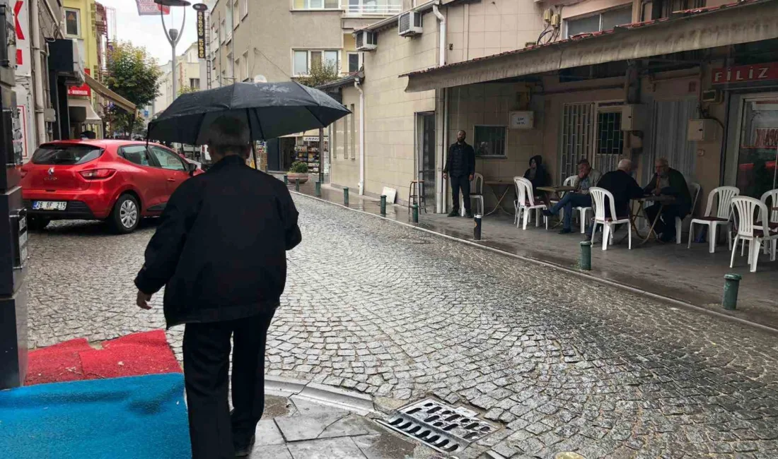 Eskişehir’de kısa süreli etkili olan sağanak yağış vatandaşlar tarafından sevinçle