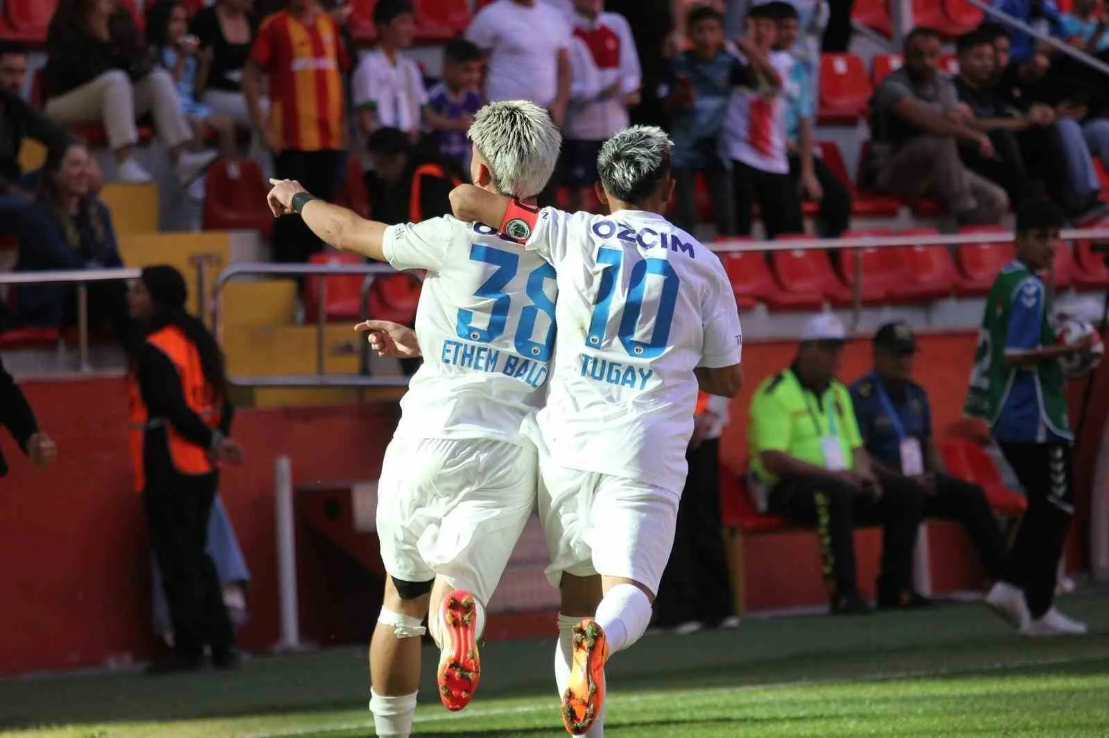 Erciyes 38 Futbol Kulübü’nün başarılı oyuncusu Ethem Balcı, ligdeki ikinci
