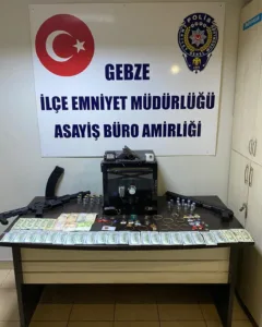Kocaeli’nin Gebze ilçesinde bir evden içinde yüklü miktarda para ve