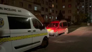 Kayseri’nin Melikgazi ilçesinde husumetlilerinin evinin kapısına tüfekle ateş ederek kaçan