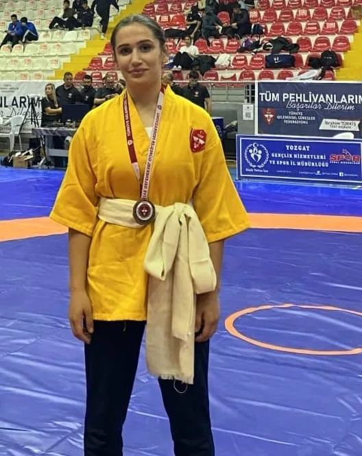 Elazığlı güreşçi Evindar Demirbağ, Geleneksel Güreşler Kuşak Türkiye Şampiyonası’nda 3’üncü