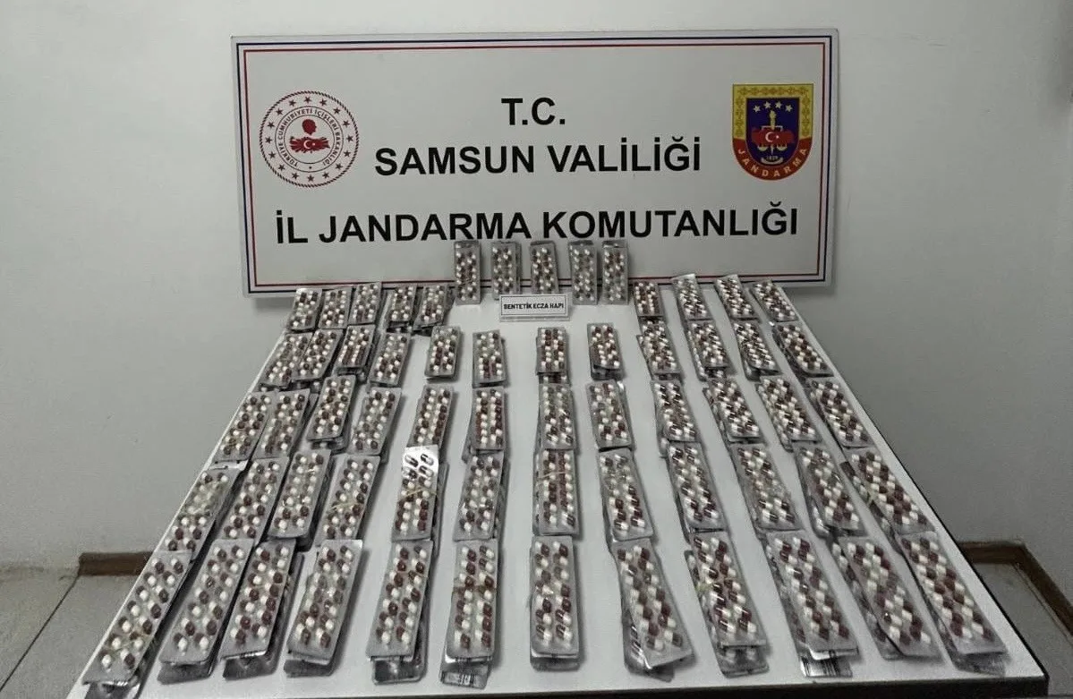 Samsun’da jandarma tarafının evinde yapılan aramada 3 bin 472 adet