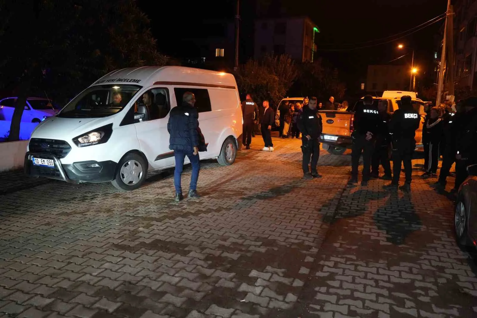 Balıkesir’in Edremit ilçesinde evinde silahla vurulmuş halde bulunan kişinin Olcay