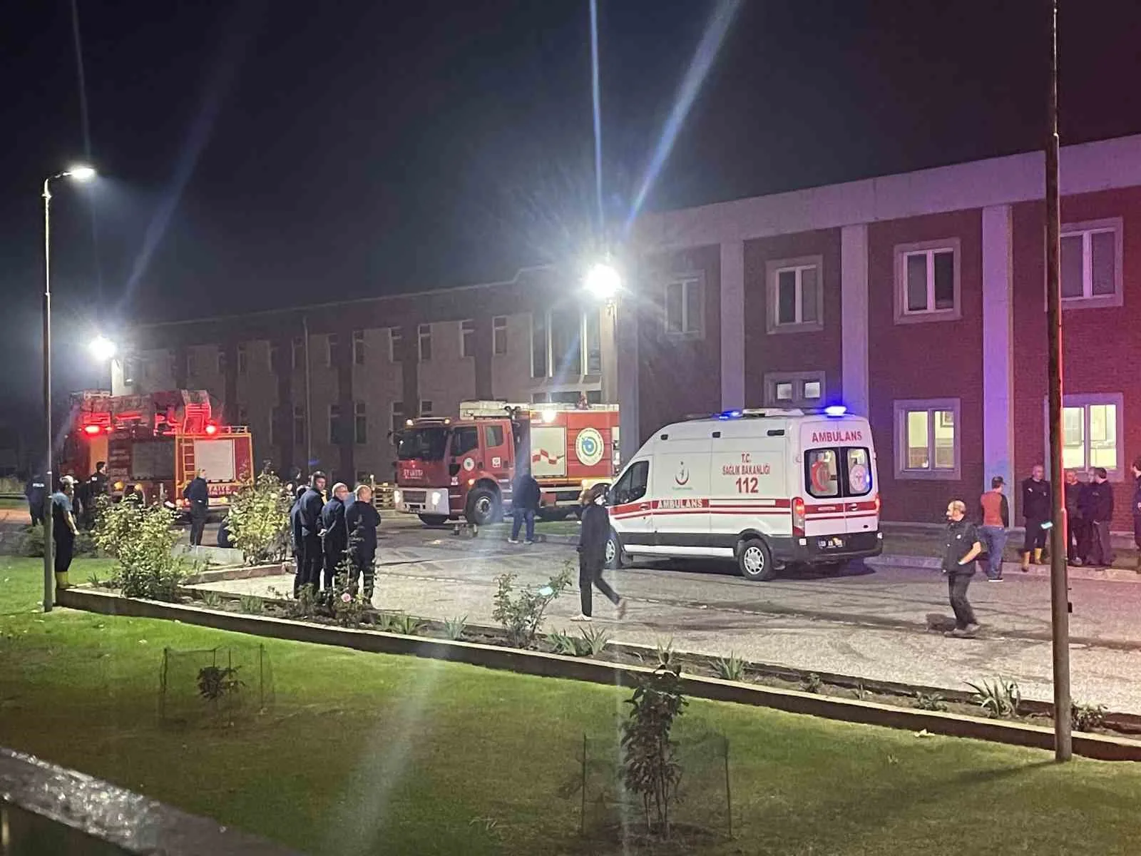 Çerkezköy Organize Sanayi Bölgesi’nde faaliyet gösteren bir fabrikanın bacasında çıkan