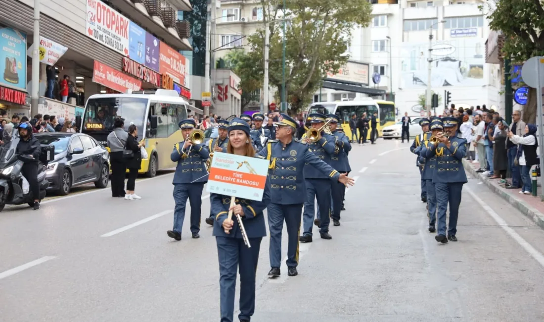 Bursa Büyükşehir Belediyesinin farklı kültürler, renkli kostümler, coşkulu marşlar ve
