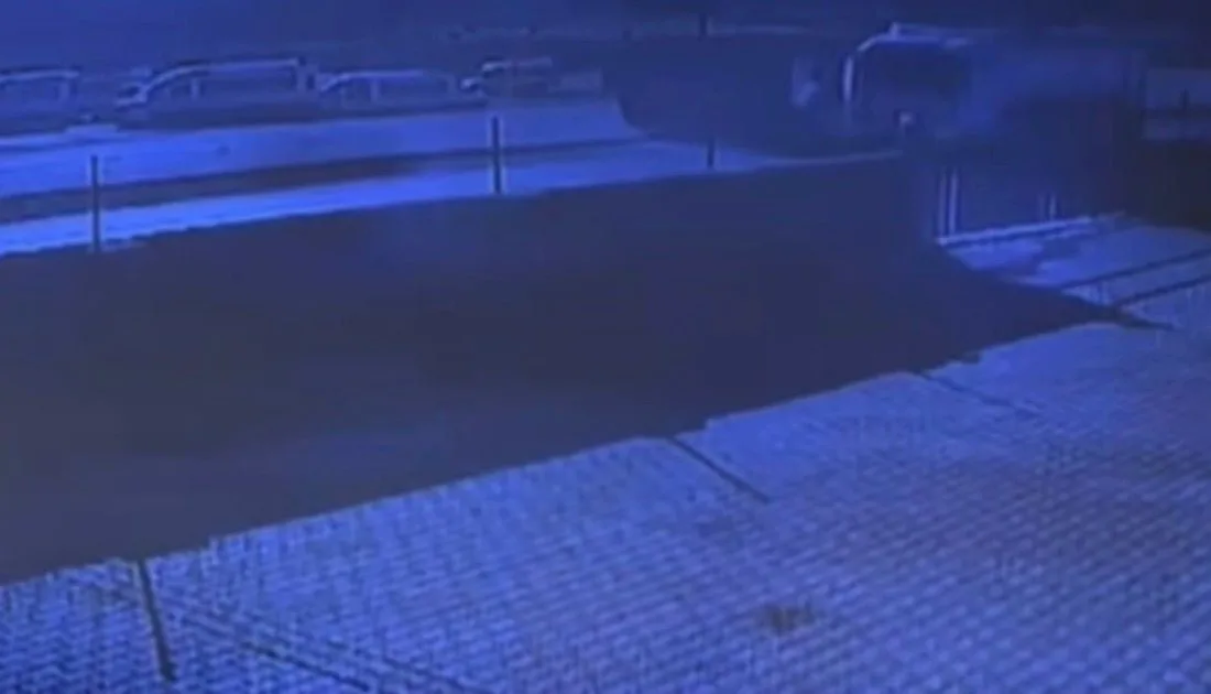 Gaziantep’te tır ile kafa kafaya çarpışan kamyon sürücüsü hayatını kaybetti.