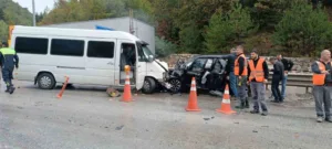Bolu’nun Mengen ilçesinde Dorukhan Tüneli çıkışında sürücüsünün direksiyon hakimiyetini kaybetmesiyle