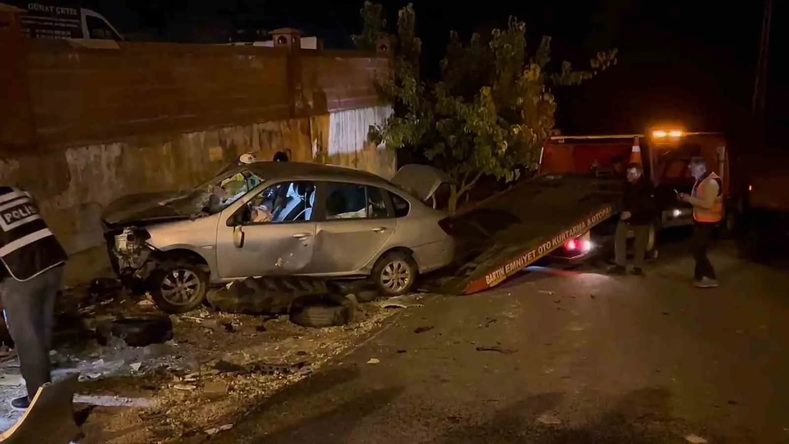 Bartın’da başka bir araca çarpan otomobil, takla atarak tali yola