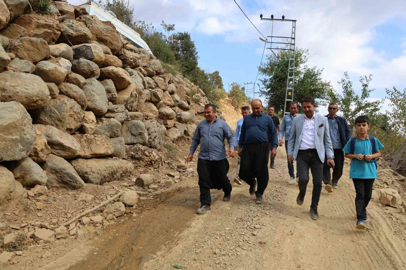 Adana’nın Feke ilçesine bağlı Güzpınarı Mahallesi’nde hayvancılıkla uğraşan vatandaşların kış