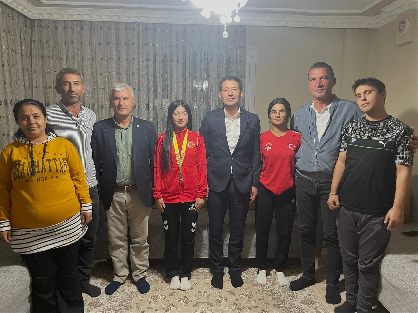 Adana’nın Feke ilçesinde yaşayan milli sporcu Fatma Gül Çoban, kadınlar