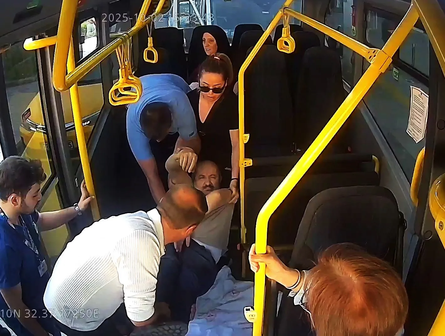 Karabük’te seyir halindeki minibüste rahatsızlanan yolcu, şoförün hızlı ve duyarlı