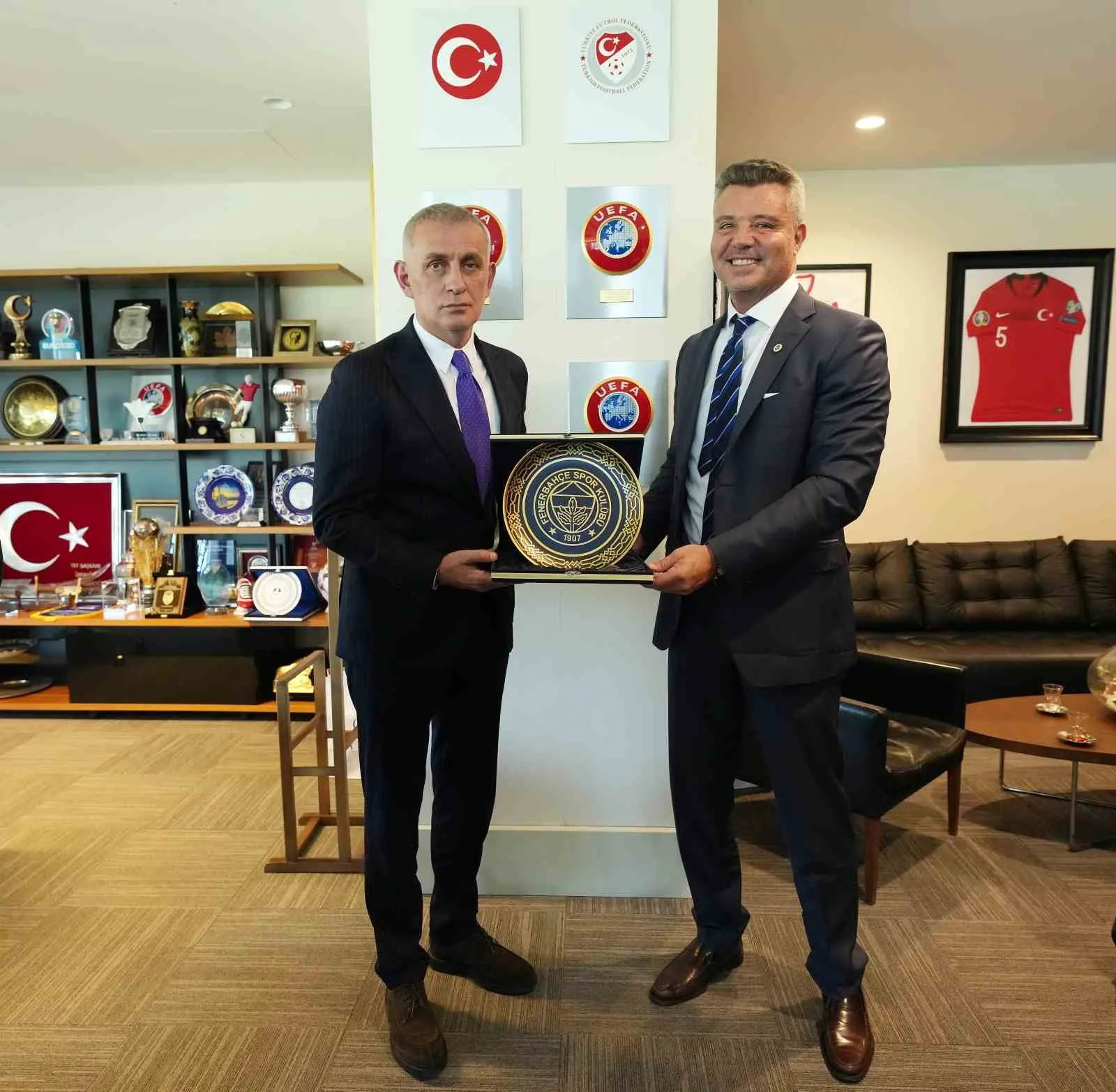Fenerbahçe Kulübü Başkanı Sadettin Saran, Türkiye Futbol Federasyonu Başkanı İbrahim