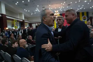 Fenerbahçe Yüksek Divan Kurulu Toplantısı’nda üyeler arasında gerginlik yaşandı. Fenerbahçe