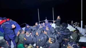 Muğla’nın Fethiye ilçesinde açıklarında lastik bot içerisinde 15’i çocuk toplam