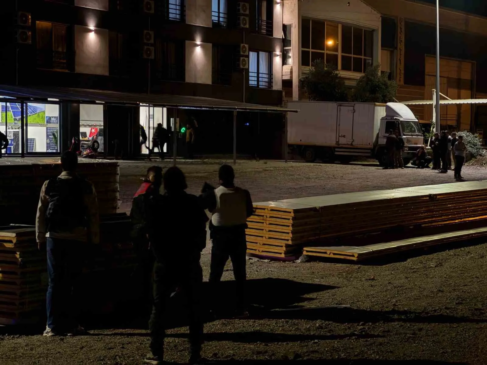 Muğla’nın Fethiye ilçesinde uyuşturucu ticaretine yönelik düzenlenen operasyonda polise ateş