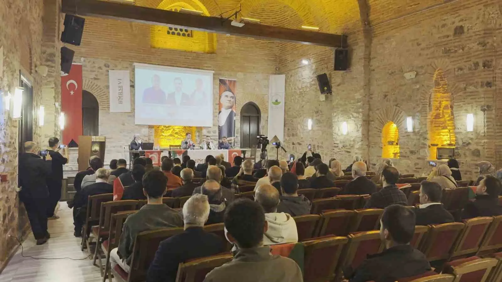 Bursa’da düzenlenen “İnsanlığın vicdanı Sumud Filosu ve Filistin” programına katılan