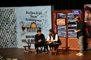 Başiskele’de sahnelenen “Aynalar” adlı tiyatro oyunu, Filistin’deki soykırım ve insanın