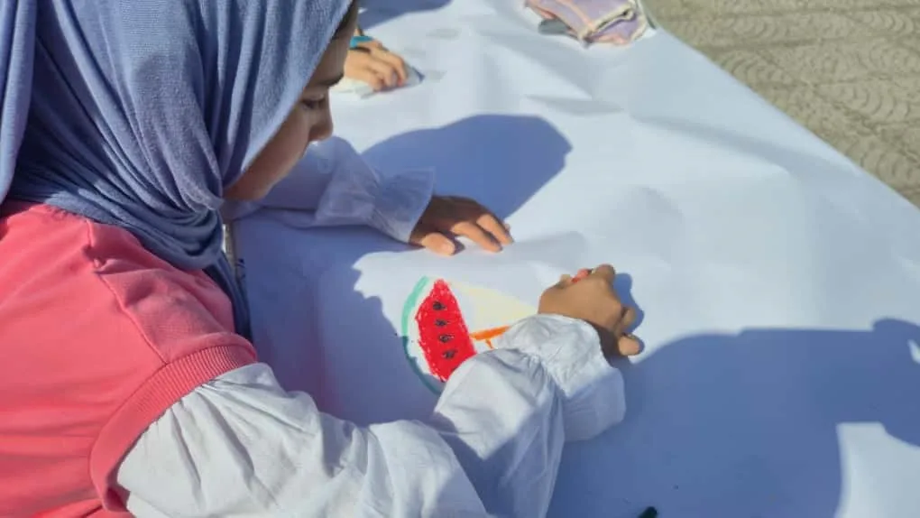 Gazze’de savaşın ortasında kalan çocuklara dikkat çekmek amacıyla düzenlenen “Filistinli