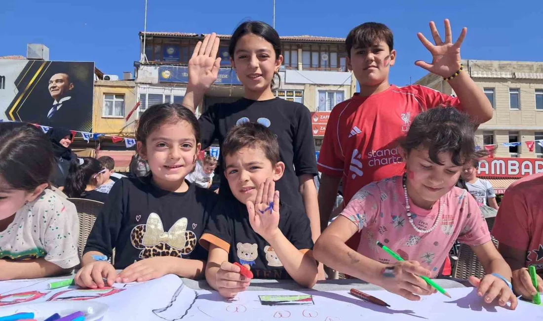 Kilis’te çocuklar, Gazze’deki yaşıtlarının sesini duyurmak için resimler çizerek, “Gazze’yi