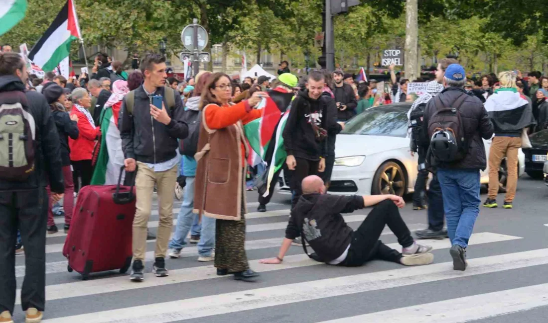 Fransa’nın başkenti Paris’te İsrail’in uluslararası sularda Sumud Küresel Filosu’na yönelik