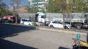 Diyarbakır’ın Ergani ilçesinde freni patlayan tır, önünde seyreden başka bir