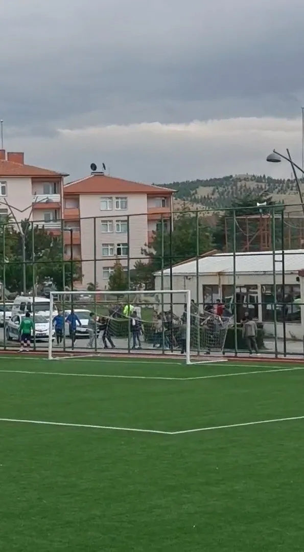Eskişehir’in Sivrihisar ilçesinde Sivrihisarspor ile Artıspor arasında oynanan maçta iddialara