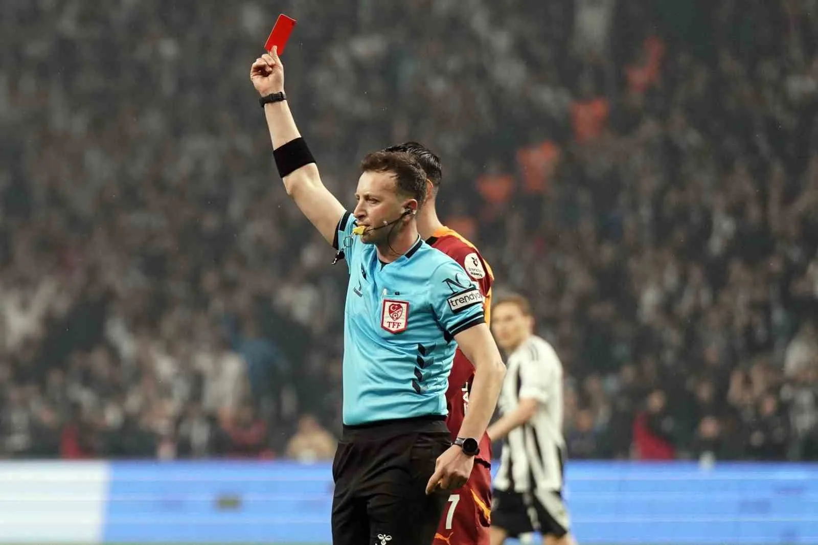 Galatasaray ile Beşiktaş arasında oynanan son 5 derbide 5 kırmızı