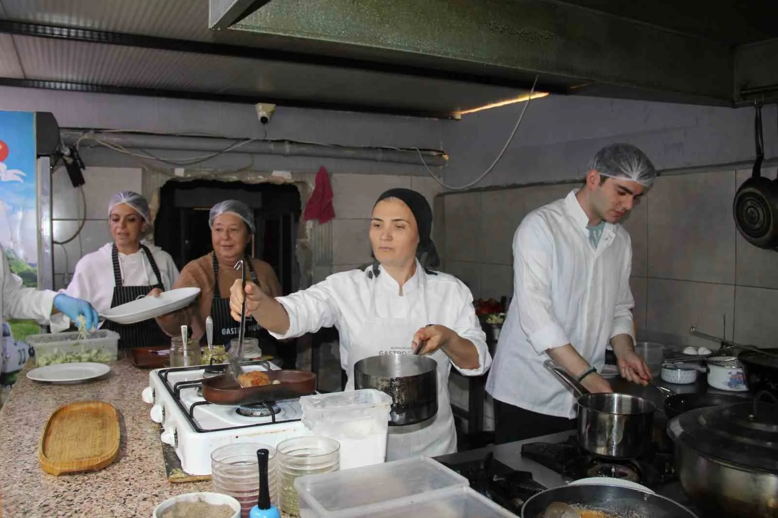 Menteşe’de faaliyet gösteren Gastro Muğla, coğrafi işaretli ürünlerle hazırlanan yemekleri,