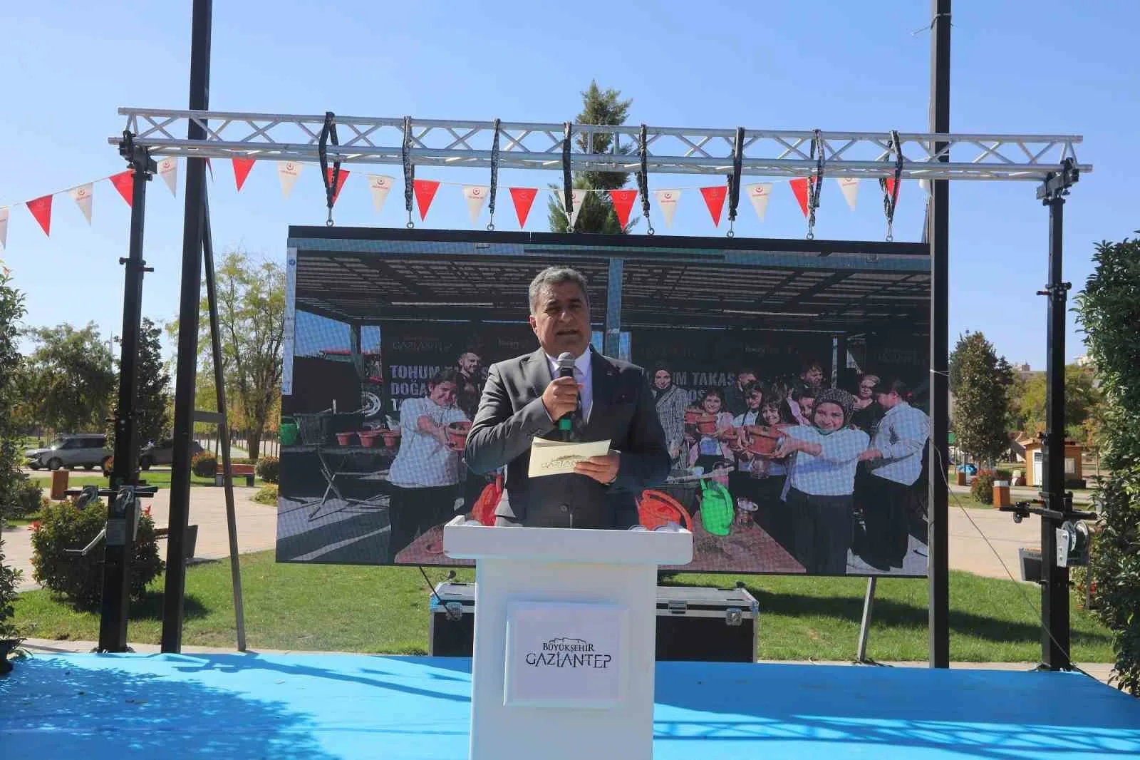 Gaziantep Büyükşehir Belediyesi tarafından düzenlenen Tohum Takas ve Doğa Dostu