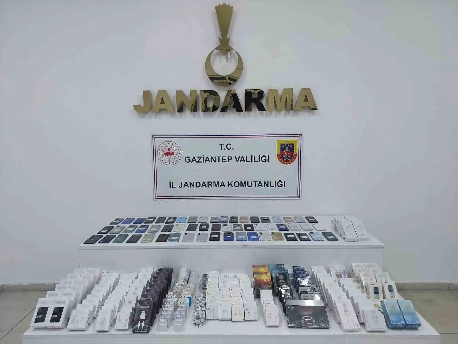 Gaziantep’te jandarma ekiplerinin bir iş yerine yaptığı operasyonda 1 milyon